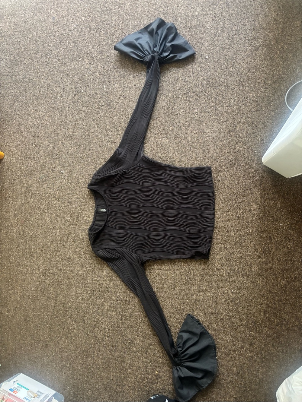 Black Long-Sleeve Wavy Texture Top with Gathered Cuffs